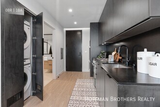 3688 Overland Ave, Unit 711 in Los Angeles, CA - Foto de edificio - Building Photo