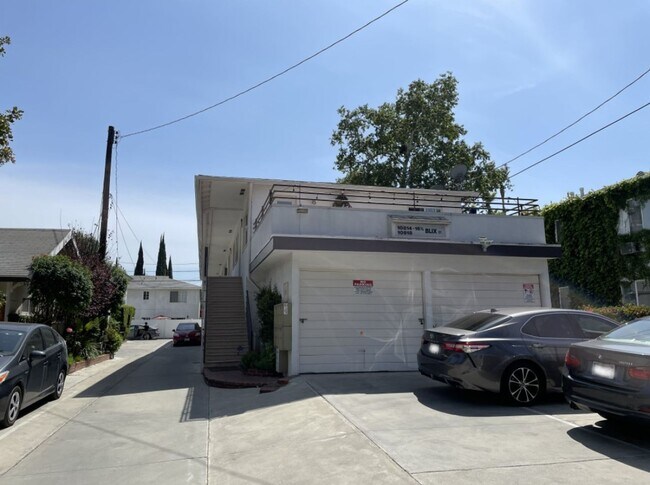 10814-10818 Blix St in Los Angeles, CA - Building Photo - Building Photo