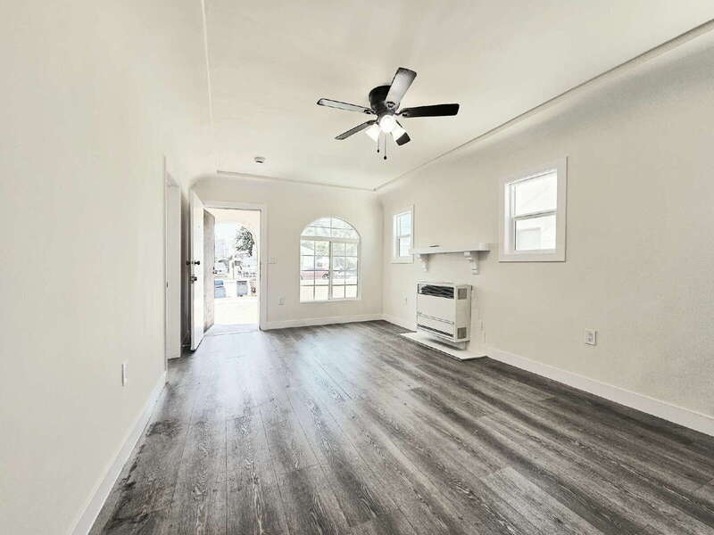 1129 W 109th Pl in Los Angeles, CA - Building Photo