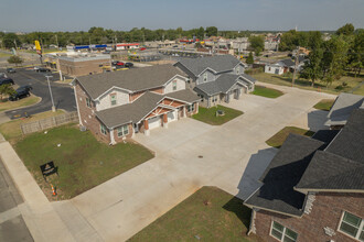 3013 E 12th St in Joplin, MO - Foto de edificio - Building Photo