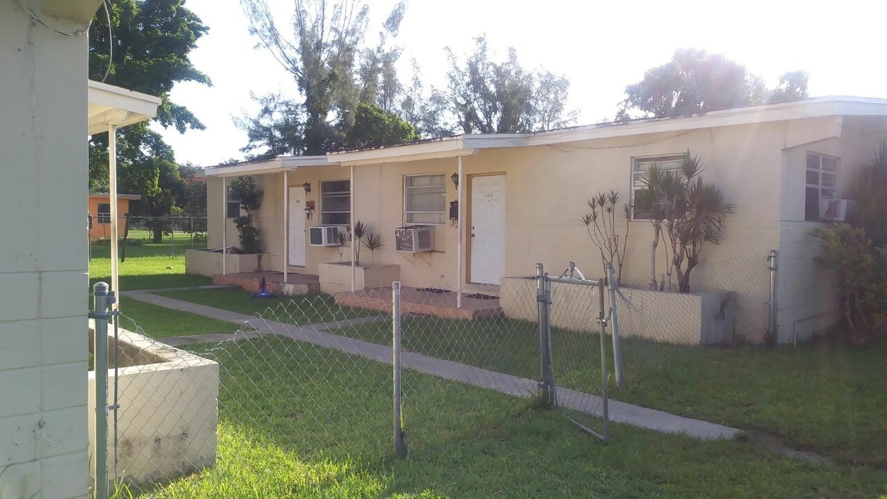 12029 SW 215th St in Miami, FL - Building Photo