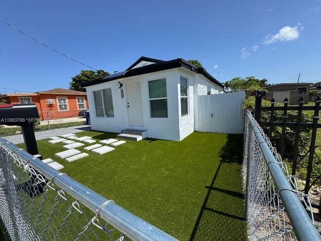 1794 NW 74th Ter in Miami, FL - Building Photo - Building Photo