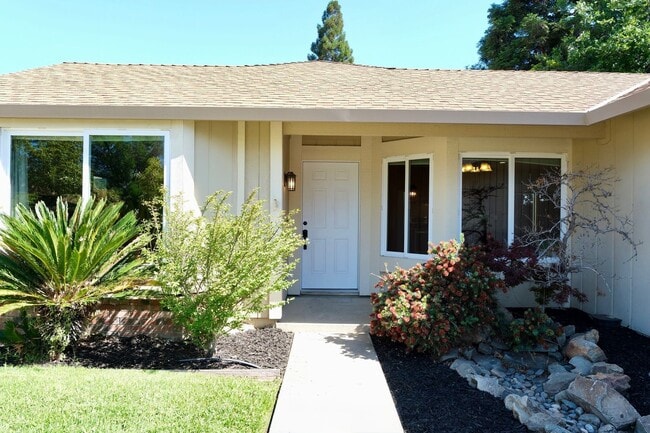 4601 Tippwood Way in Sacramento, CA - Building Photo - Building Photo