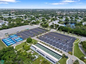 231 Markham N in Deerfield Beach, FL - Building Photo - Building Photo