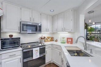 5950 Lindenshire Ln in Dallas, TX - Building Photo - Building Photo