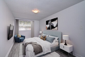 Woodside Avenue Apartments in Cambridge, ON - Building Photo - Building Photo