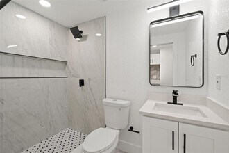 2008 Oakwood Ave in Tampa, FL - Building Photo - Building Photo