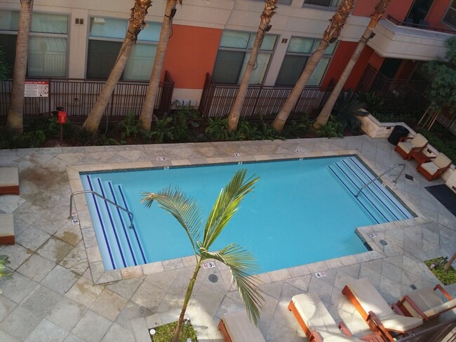 840 E Green St, Unit Prado in Pasadena, CA - Building Photo - Building Photo