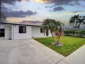 7881 Hope St in Hollywood, FL - Building Photo - Building Photo