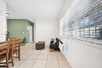 7625 Harding Ave, Unit 1 in Miami Beach, FL - Foto de edificio - Building Photo