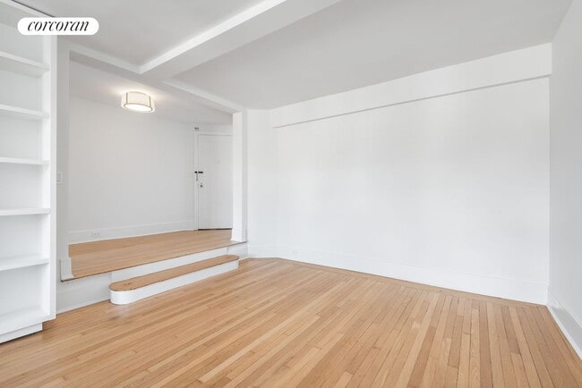 302 W 12th St in New York, NY - Building Photo - Building Photo