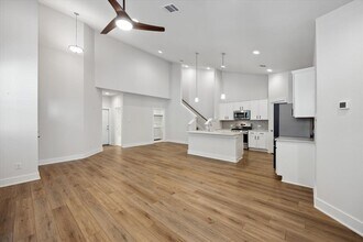 112 Mirabeau Way in Liberty Hill, TX - Building Photo - Building Photo