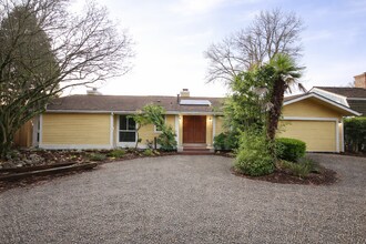 15005 58th Ln NE in Kenmore, WA - Foto de edificio - Building Photo