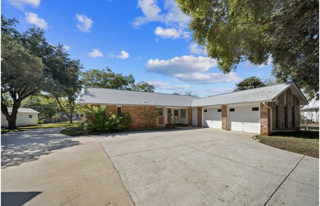 property at 1021 Evening Dun St
