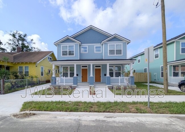 property at 256 E 18th St