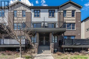 735 Chapman Mills Dr in Ottawa, ON - Building Photo