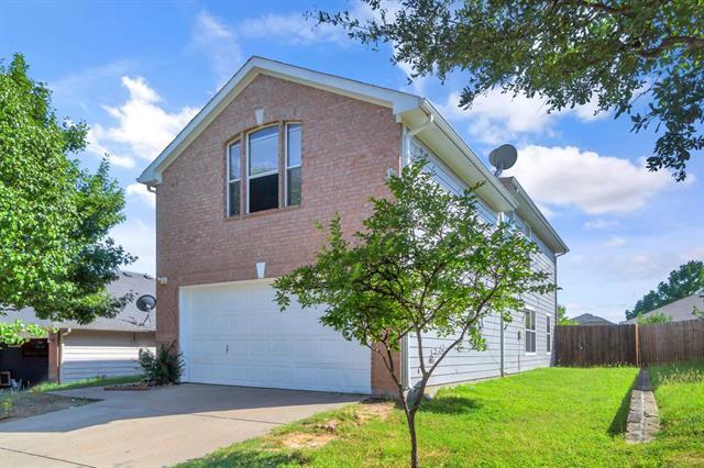 1946 Courtside Dr in Grand Prairie, TX - Building Photo - Building Photo