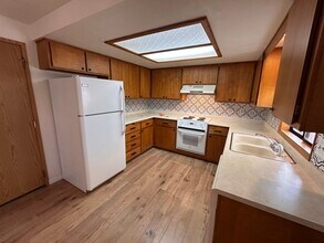 3068 Milhoan Dr in Medford, OR - Building Photo - Building Photo