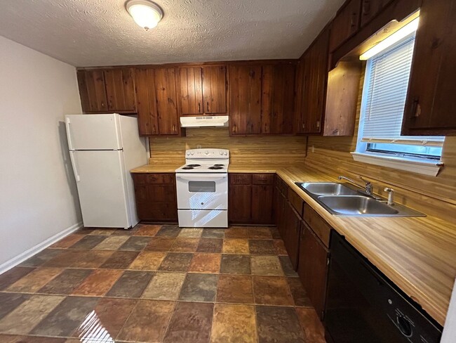8838 W Hills Ct in Douglasville, GA - Building Photo - Building Photo