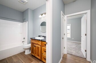 2090 Glastonbury Row in Fort Wayne, IN - Building Photo - Building Photo