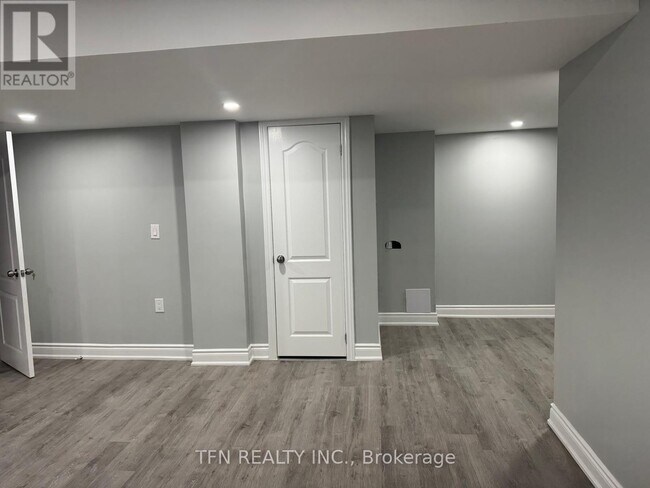 534 Daniel Clark Way in Oakville, ON - Building Photo - Building Photo