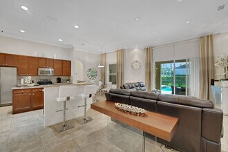 4060 Oak Tree Dr in Davenport, FL - Building Photo - Building Photo