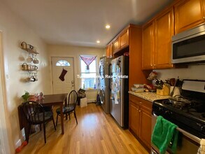 11 Leverett St, Unit 3 in Brookline, MA - Building Photo - Building Photo