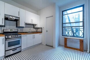 230 E 83rd St in New York, NY - Building Photo