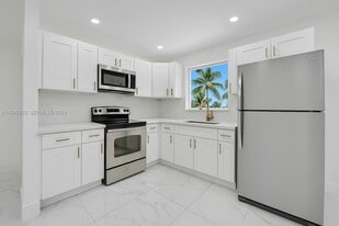 105 NW 14th Way in Dania Beach, FL - Building Photo