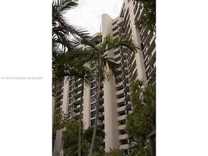 520 Brickell Key Dr in Miami, FL - Building Photo - Building Photo