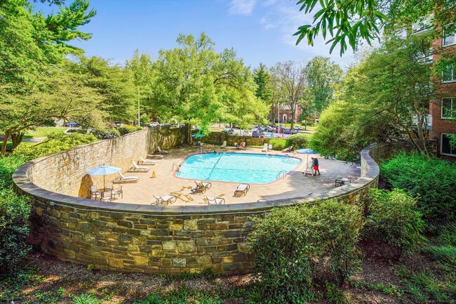 4000 Tunlaw Rd NW in Washington, DC - Building Photo - Building Photo