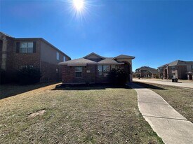 5865 Fir Tree Ln in Fort Worth, TX - Building Photo