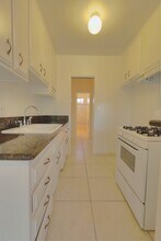4808 Riverton Ave in North Hollywood, CA - Foto de edificio - Building Photo