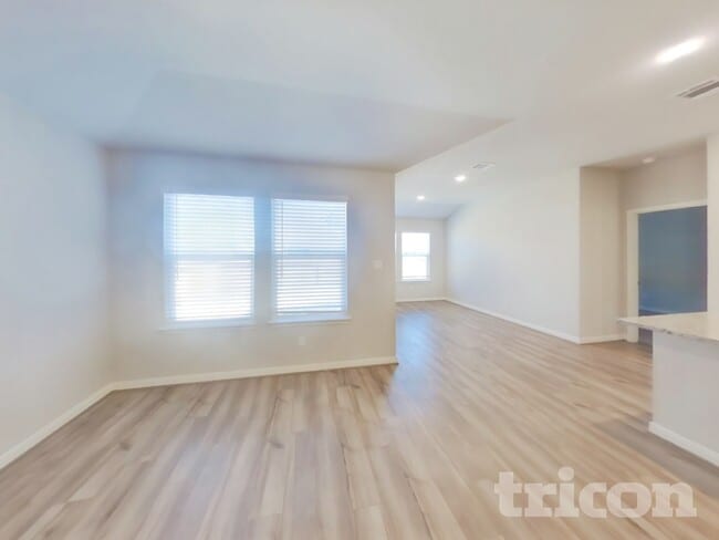 5818 Nyla Wy in Saint Hedwig, TX - Foto de edificio - Building Photo