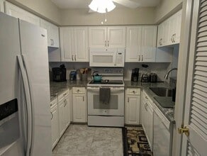 772 Bird Bay Dr N, Unit 104 in Venice, FL - Building Photo - Building Photo