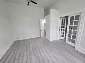 359 Main St in Easthampton, MA - Foto de edificio - Building Photo
