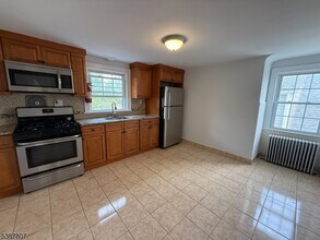 629 3rd St in Lyndhurst, NJ - Building Photo - Building Photo