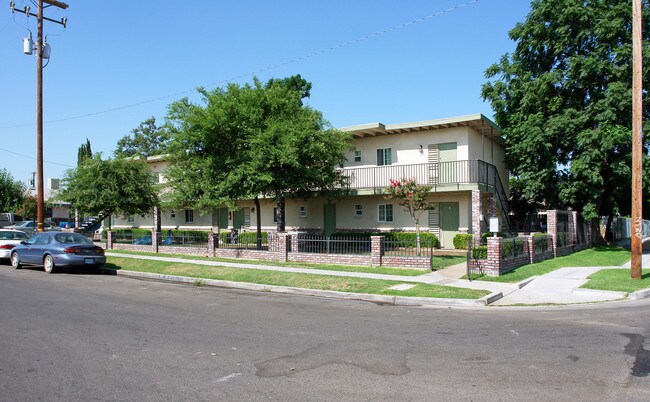 757 N Jackson Ave in Fresno, CA - Foto de edificio - Building Photo