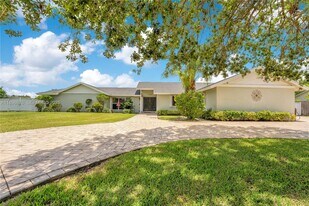 15300 SW 164th St in Miami, FL - Building Photo