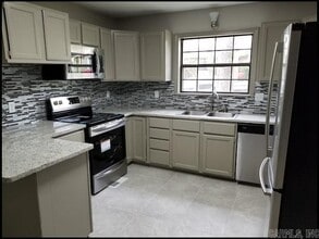 16 Hickory Ln in Maumelle, AR - Building Photo - Building Photo