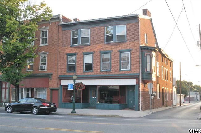 130 N Hanover St in Carlisle, PA - Building Photo - Building Photo