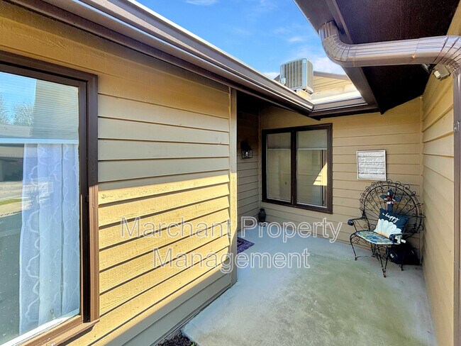 319 Skylark Cir in Greer, SC - Foto de edificio - Building Photo