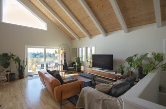 11015 Broadway Ter in Oakland, CA - Building Photo - Building Photo