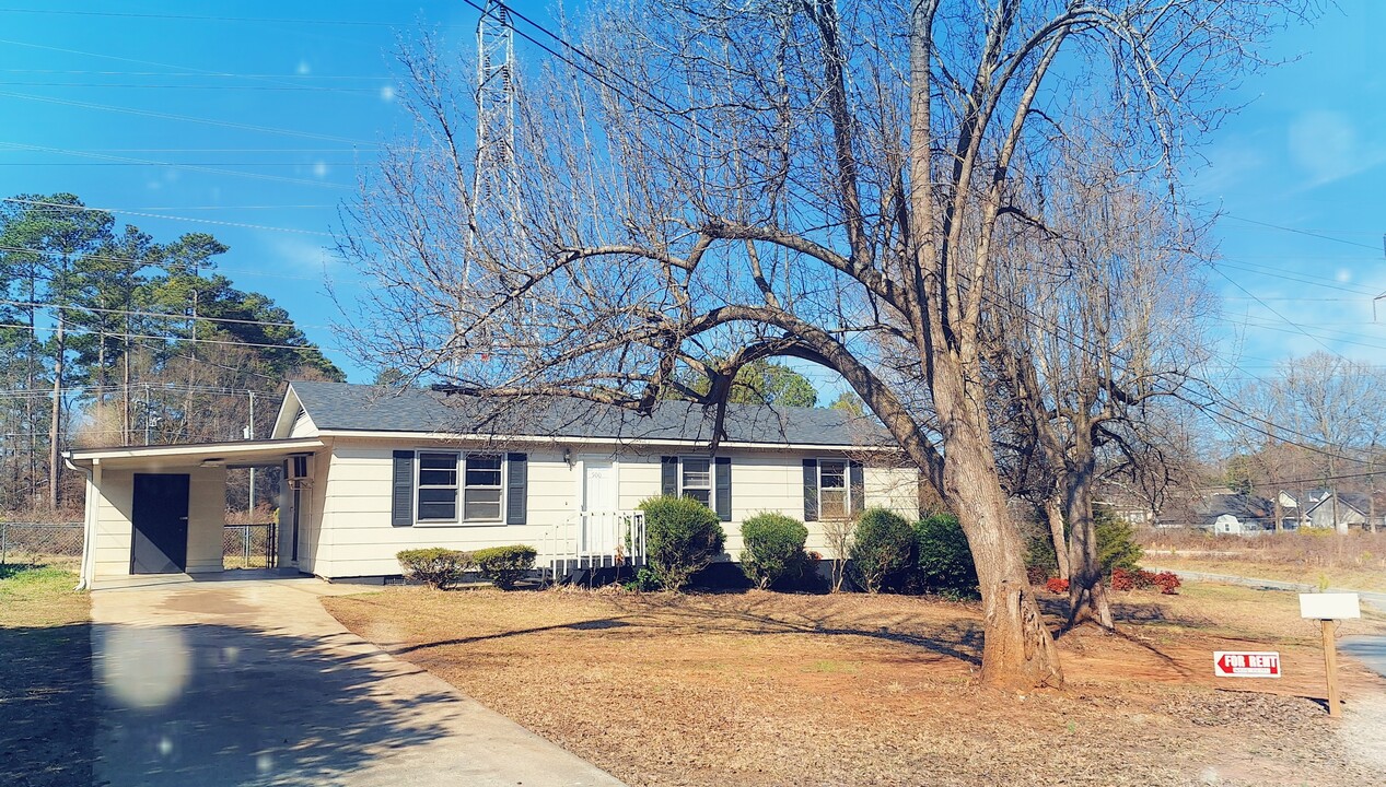 500 Country Creek Dr in Anderson, SC - Building Photo