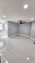515 10th Ave N in Lake Worth Beach, FL - Foto de edificio - Building Photo