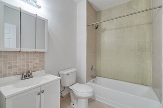 1324 N 17th St, Unit 2 in Philadelphia, PA - Building Photo - Building Photo