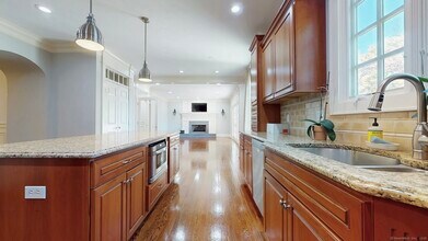 59 Crescent Rd in Westport, CT - Building Photo - Building Photo