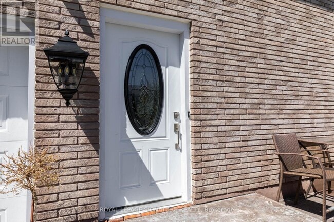 property at 34 Kingswood Dr