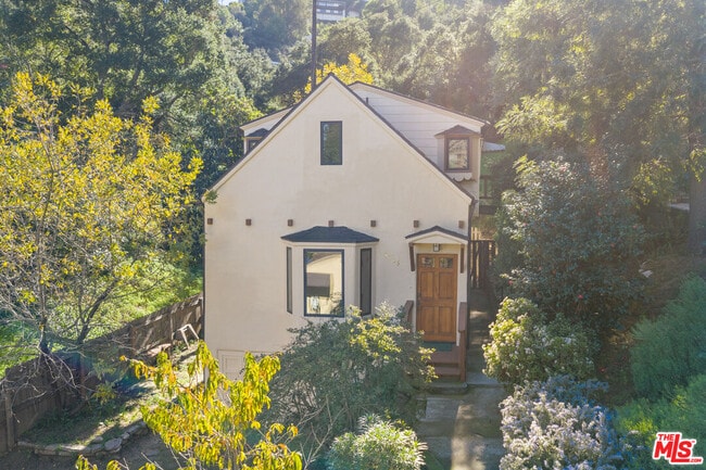 property at 3705 Fredonia Dr