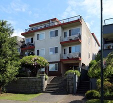 2464 W 1st Ave in Vancouver, BC - Building Photo